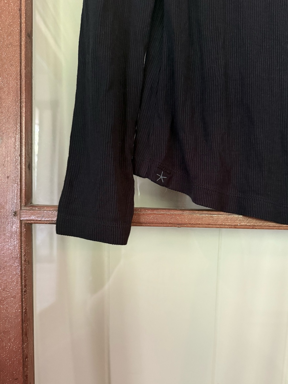 Barefoot Dreams Malibu Collection Black Ultra Soft Rib Long Sleeve Henley Top L - Picture 6 of 8